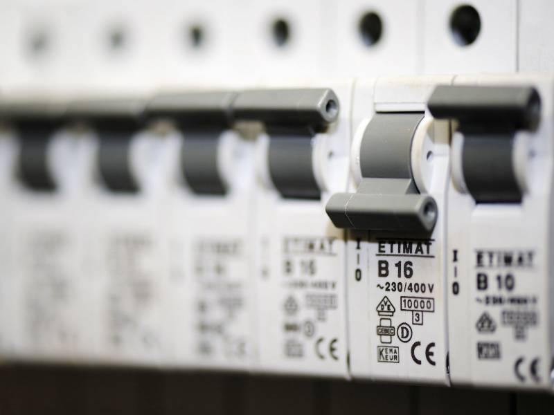 Formation Habilitation électrique non-électricien BE Manoeuvre BS